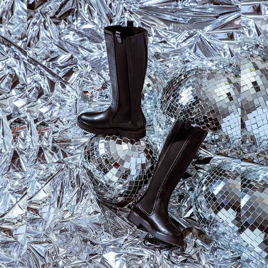 Trendy Back-Zipper Boots: Saint Pietro's Black Leather Elegance