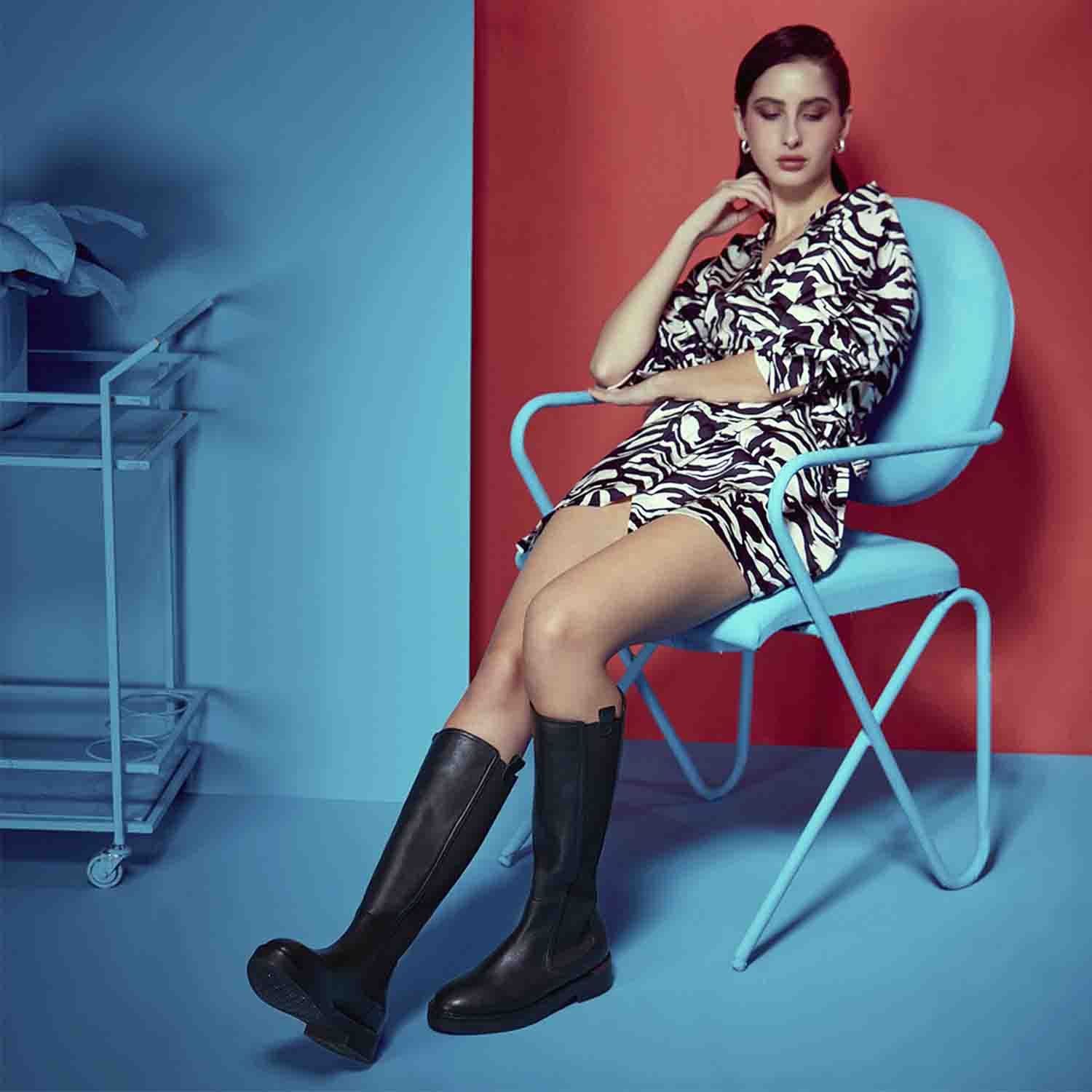 Trendy Back-Zipper Boots: Saint Pietro's Black Leather Elegance