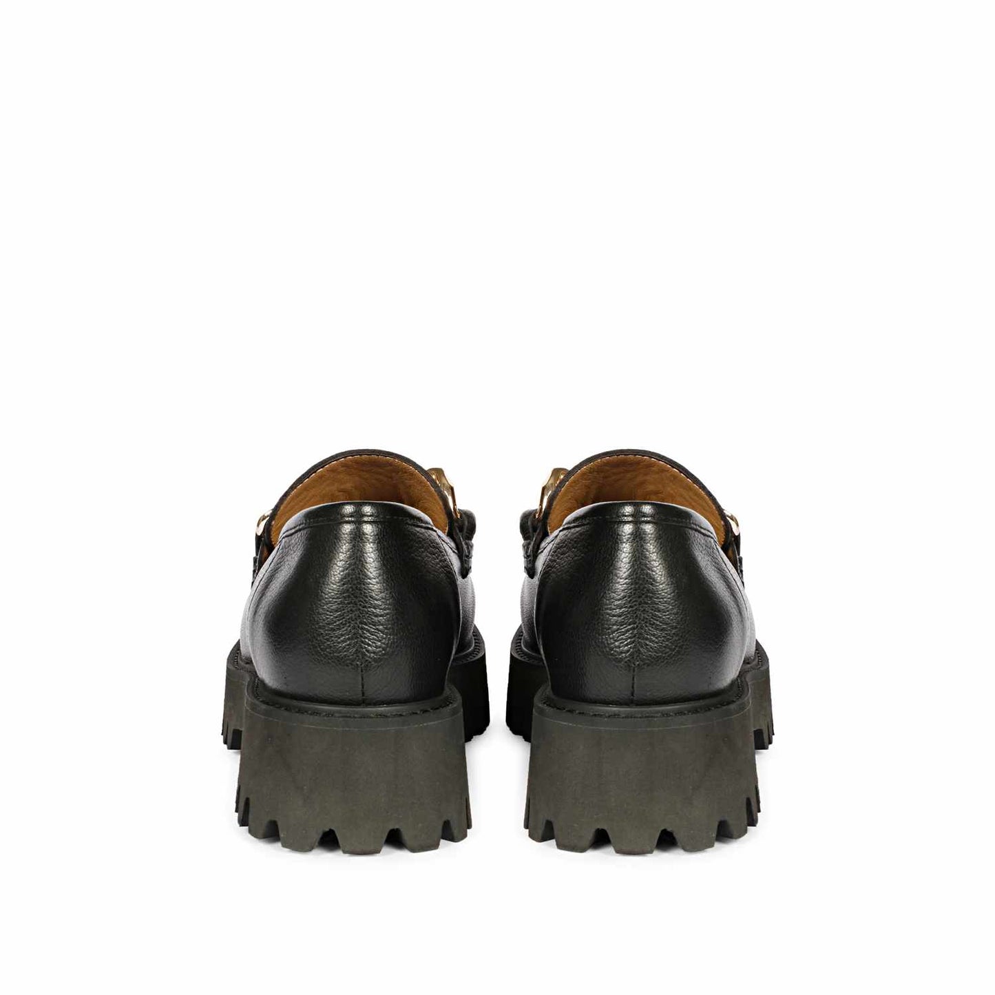 Saint Clara black leather moccasins: Timeless elegance for every step. Classic comfort in sleek black leather. Ideal for any occasion