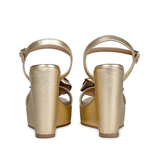 Glamorous steps: Saint Vanessa Metallic Floral Wedges